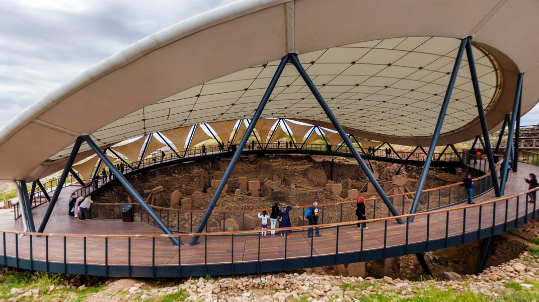 12 Bin Yıl &Ouml;ncesinden G&uuml;n&uuml;m&uuml;ze Uzanan Yolculuk; G&ouml;beklitepe